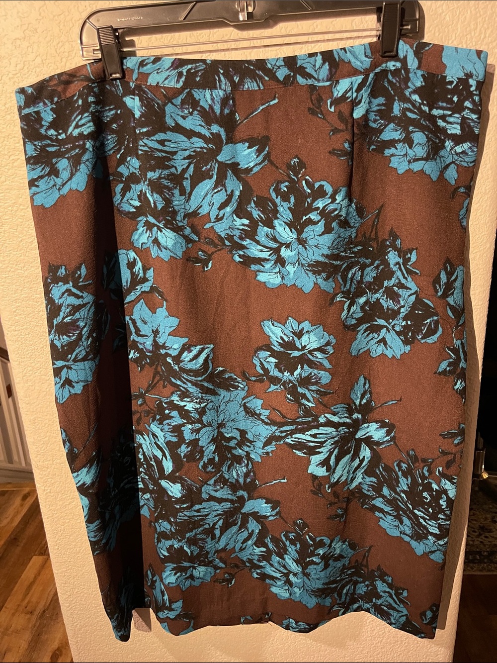 Who What Wear Brown Pencil Skirt with Bright Blue Floral Print sz 20W
